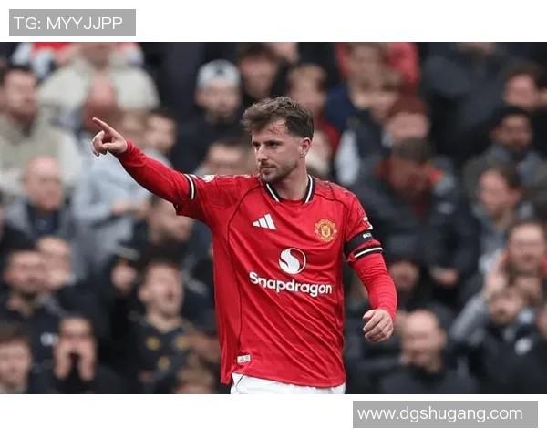 绿茵场上的温情一刻：芒特如何用行动诠释曼联精神