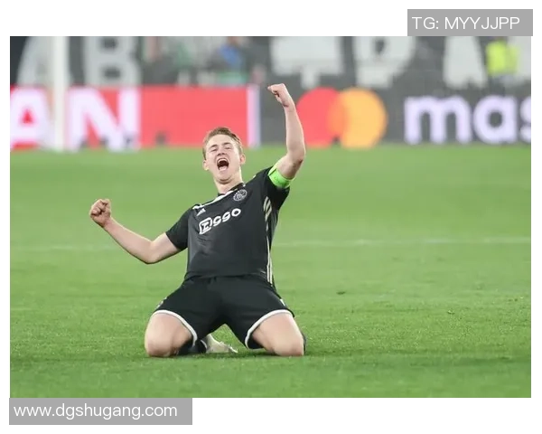 德利赫特称定位球制胜永恒99传奇再现